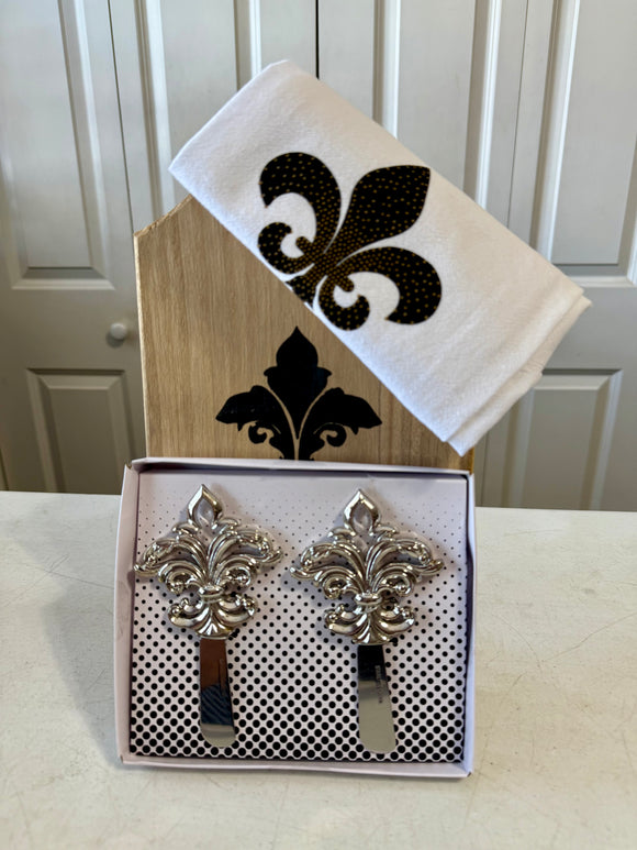 Rhinestone Fleur de Lis Keychain – Nancy's Corner Gift Baskets